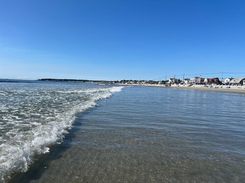 Beach Daze - Charming 2-Bedroom Cottage in York, Southern Maine Coast