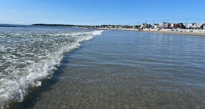 Beach Daze - Charming 2-Bedroom Cottage in York, Southern Maine Coast