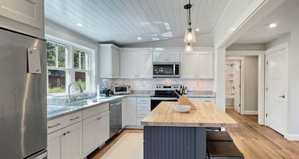 Experience coastal charm at Long Sands: a 3-bedroom York rental, perfect for family vacations!