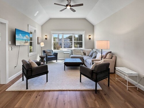 Experience coastal charm at Long Sands: a 3-bedroom York rental, perfect for family vacations!
