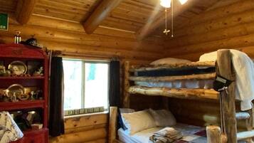 3 bedrooms, desk, iron/ironing board, WiFi