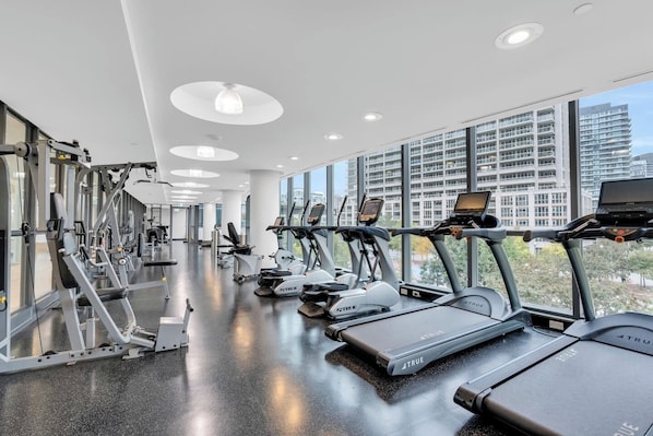Fitness facility - Harbory Stays - 2BR Suite (Toronto)