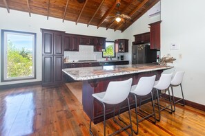 Fridge, microwave, oven, stovetop - Shore Thing! Unique and spacious 3-bedroom waterfront - Coco View (Roatan)