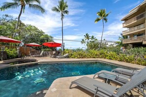Outdoor pool - Ocean Views in Light & Bright 2 Bed condo across from Lyman's Cove- Kailua Kona (Kailua-Kona)