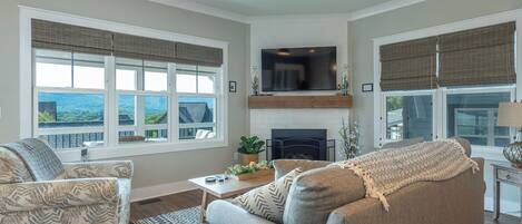 Smart TV, fireplace