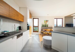 Fridge, microwave, oven, stovetop