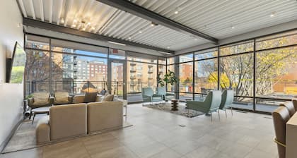 "Melody of Evanston" 3BD, 2BA UrbanLux Condo