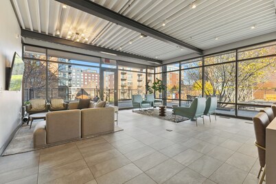 "Melody of Evanston" 3BD, 2BA UrbanLux Condo