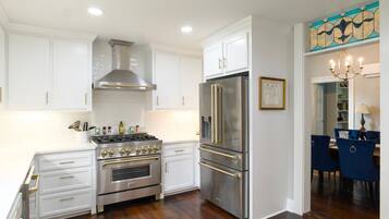 Fridge, microwave, dishwasher, coffee/tea maker