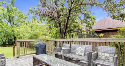 Spacious 4-bedroom house - Close to the Beach, Downtown, Jones Park, Casinos!