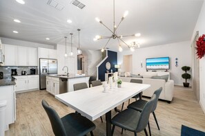 Interior - Modern 5/4 pool home in a golf resort community of Providence (Davenport)