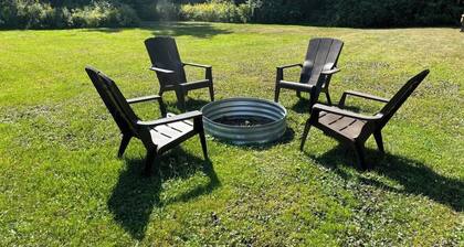 Woodsy Themed Beach Bungalow in charming Harbor Beach