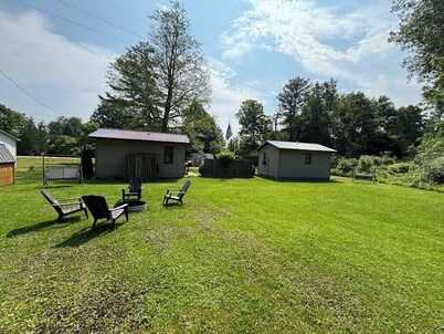 Woodsy Themed Beach Bungalow in charming Harbor Beach