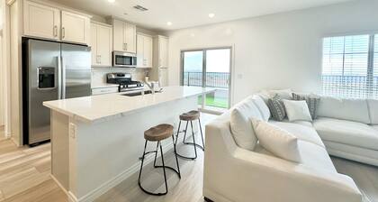 Luxurious Summerlin Townhome,BEDROOM downstairs/Loft UP with STRIP&CITY VIEWS!!!