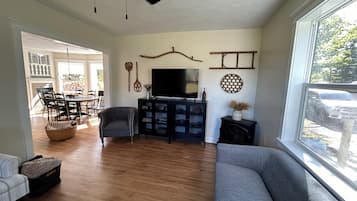 Smart TV, books, stereo