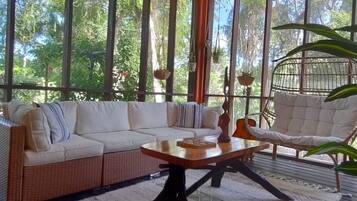 TV connectée, livres, chaßne hi-fi