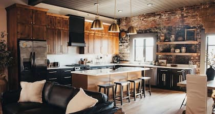 The McKinzie Penthouse! newly renovated 2-King bedroom / 2-bathroom.