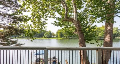 Riverfront Noblesville Home/Pet Friendly/kayaks/Fishing, boating!