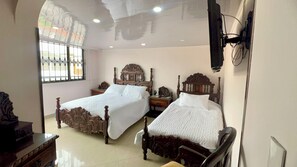 4 habitaciones, tabla de planchar con plancha, cuna de viaje y wifi
