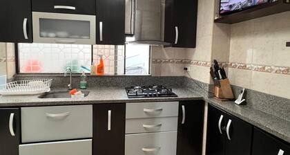 IDEAL FAMILY HOME, CLOSE TO THE AIRPORT