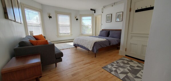 1 slaapkamer, een strijkplank/strijkijzer, wifi, beddengoed