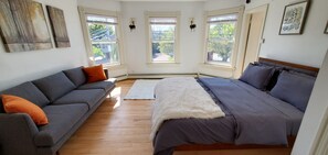 1 slaapkamer, een strijkplank/strijkijzer, wifi, beddengoed