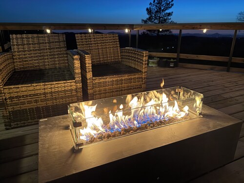 Private Dark Sky Mountain Retreat on 7 Acres • Spa • EV Charger