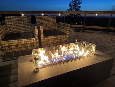 Private Dark Sky Mountain Retreat on 7 Acres • Spa • EV Charger