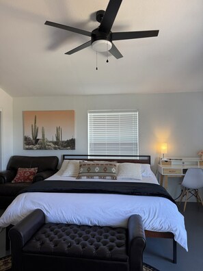 3 bedrooms, desk, iron/ironing board, travel cot - Private Dark Sky Mountain Retreat on 7 Acres • Spa • EV Charger (Julian)