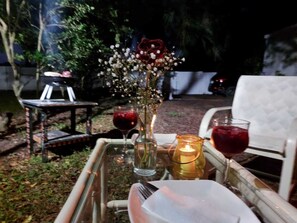 Property grounds - Charming 2-bedroom cottage in delightful Belleview with WiFi, AC (Belleview)