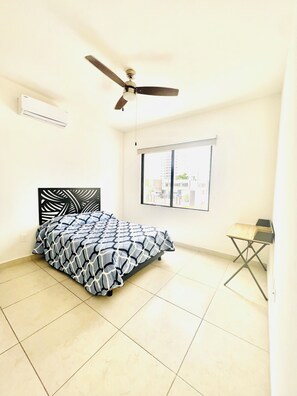 3 bedrooms, desk, iron/ironing board, free WiFi