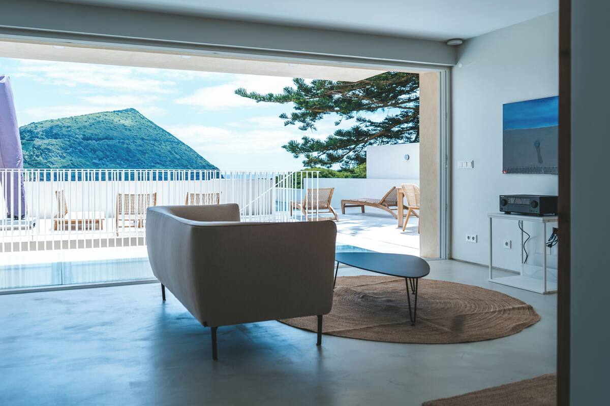 Een 42-inch smart-tv met digitale zenders, Netflix en streamingdiensten