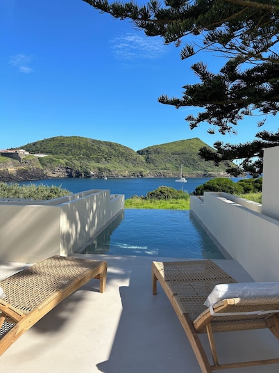 Silveira Bay Lounge Retreat