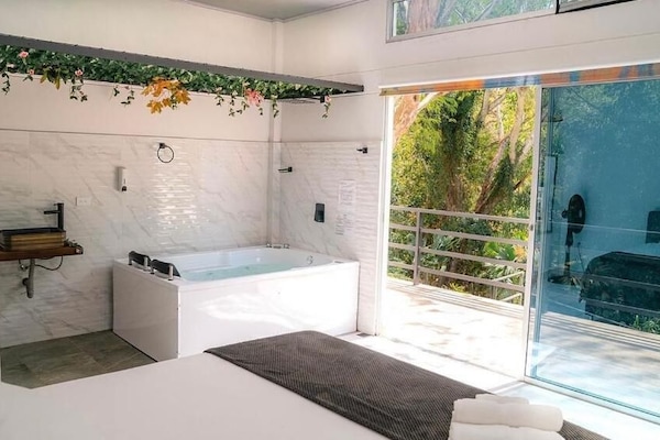 Deluxe Cabin, Garden View | 1 bedroom, minibar, free WiFi, bed sheets