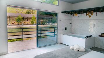 Deluxe Cabin, Garden View | 1 bedroom, minibar, free WiFi, bed sheets