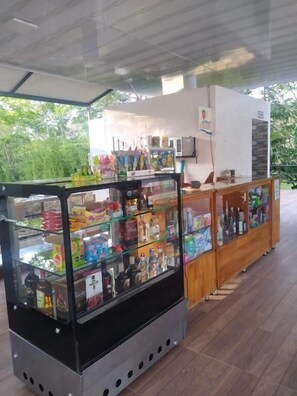 Bar en la piscina