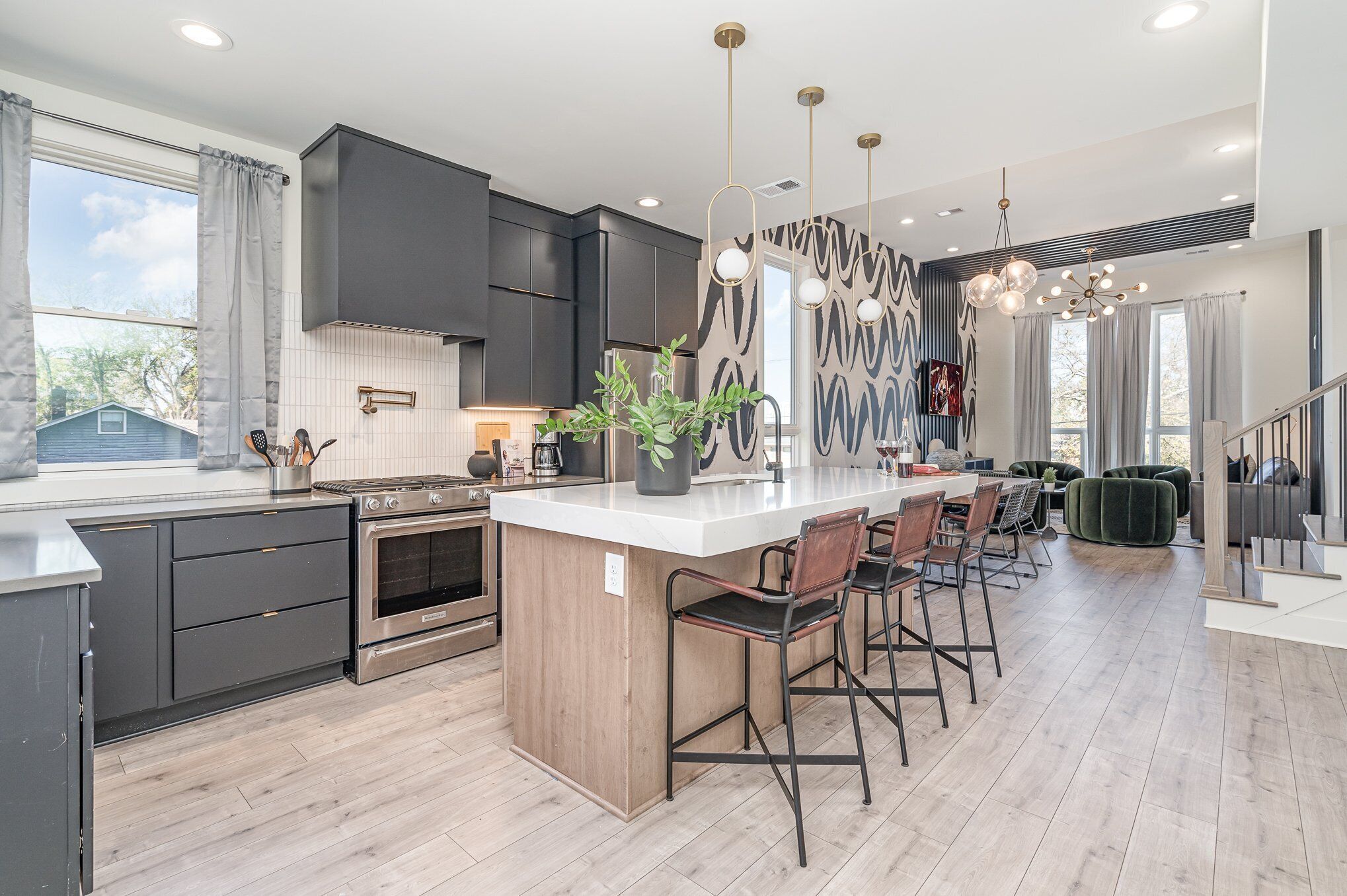 Visual Reference: Luxe Blanco Modern Luxury Stunning City Views Nashville Tn Vacation
