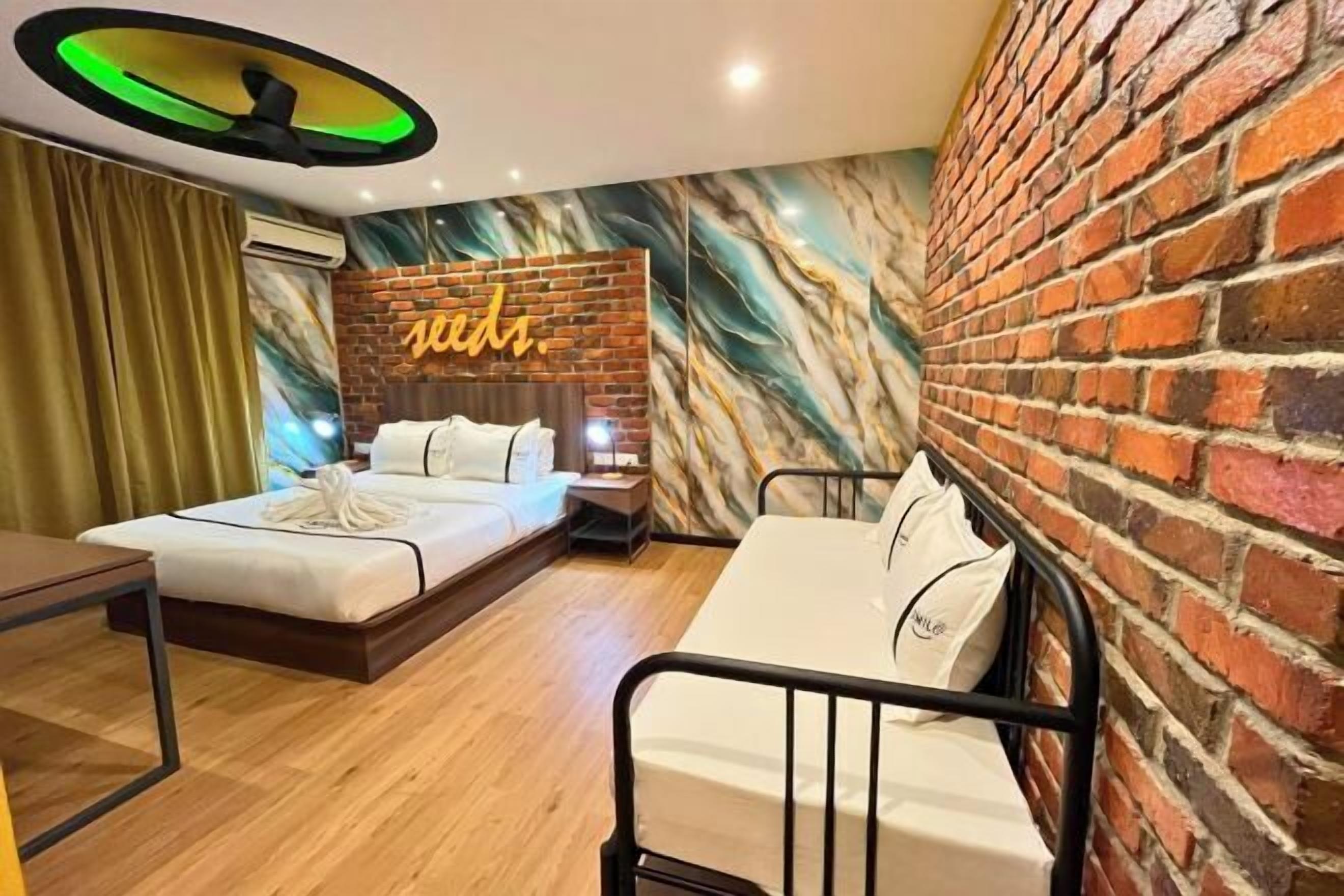 Bureau, fer et planche à repasser, Wi-Fi gratuit