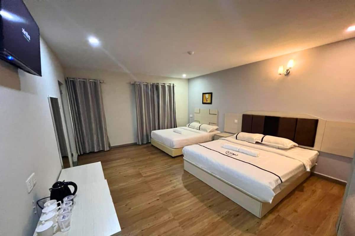 Habitación familiar | Escritorio, tabla de planchar con plancha y wifi gratis
