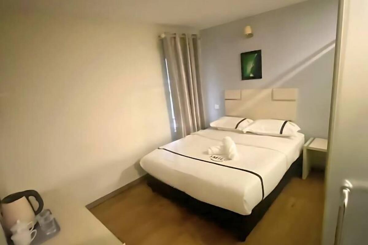 Desk, iron/ironing board, free WiFi