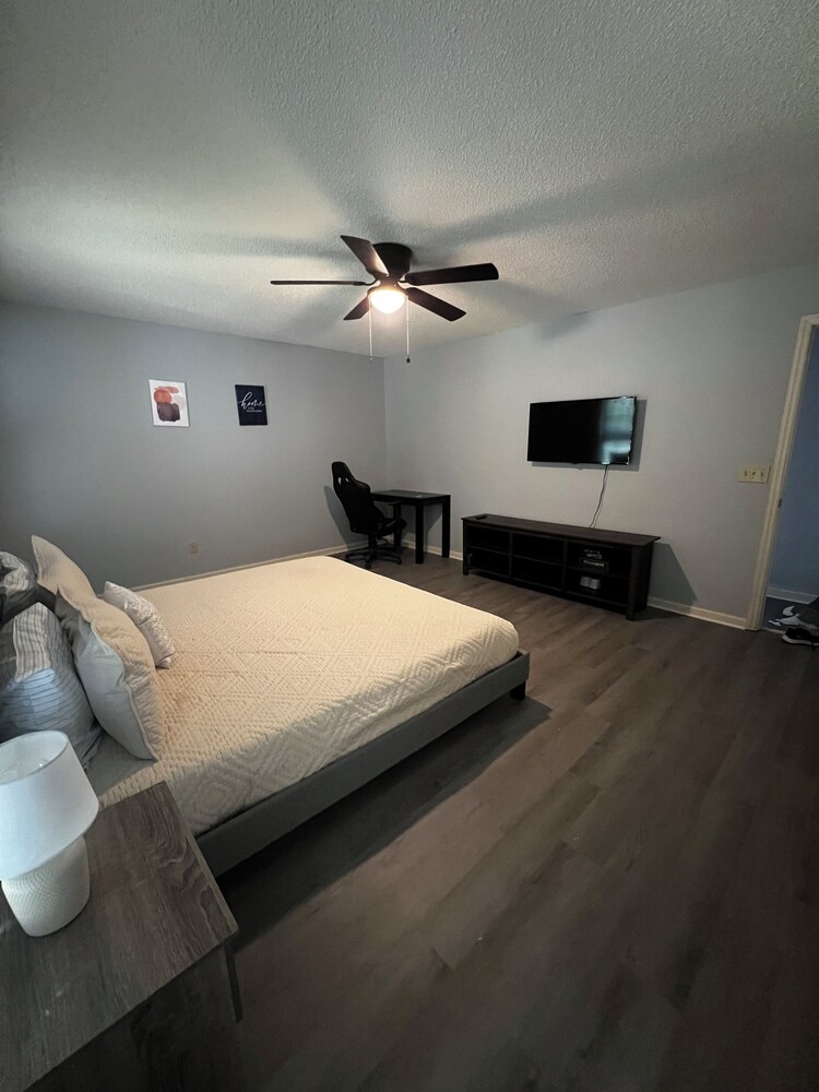 Charming 3bedroom house with WiFi and AC in lovely Charleston