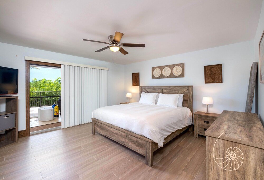 Coral Harbour Club 2 Bedroom Condo in Islamorada with Pool & Dockage