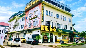 A multi-story building with a prominent 'Hotel Seeds' sign, featuring a large window display and a visible entrance. - Seeds Hotel Shah Alam Seksyen 19 (Shah Alam)