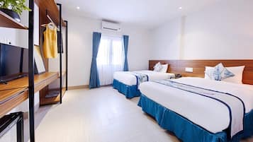 Standard Double Room | In-room safe, desk, laptop workspace, blackout drapes