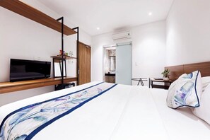 Basic Double Room Single Use, 1 King Bed | In-room safe, desk, laptop workspace, blackout curtains