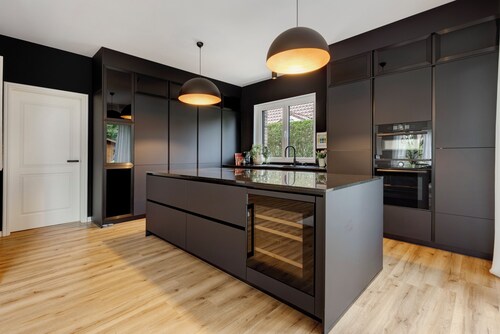 Holiday Home 'Luxurious Family House' with Terrace and Wi-Fi