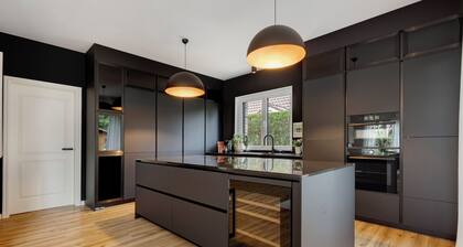 Holiday Home 'Luxurious Family House' with Terrace and Wi-Fi