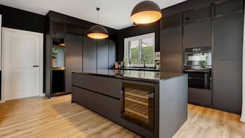 雪櫃、微波爐、焗爐、爐具