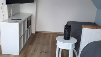 1 室のベッドルーム、アイロン / アイロン台、WiFi (無料)、ベッドシーツ