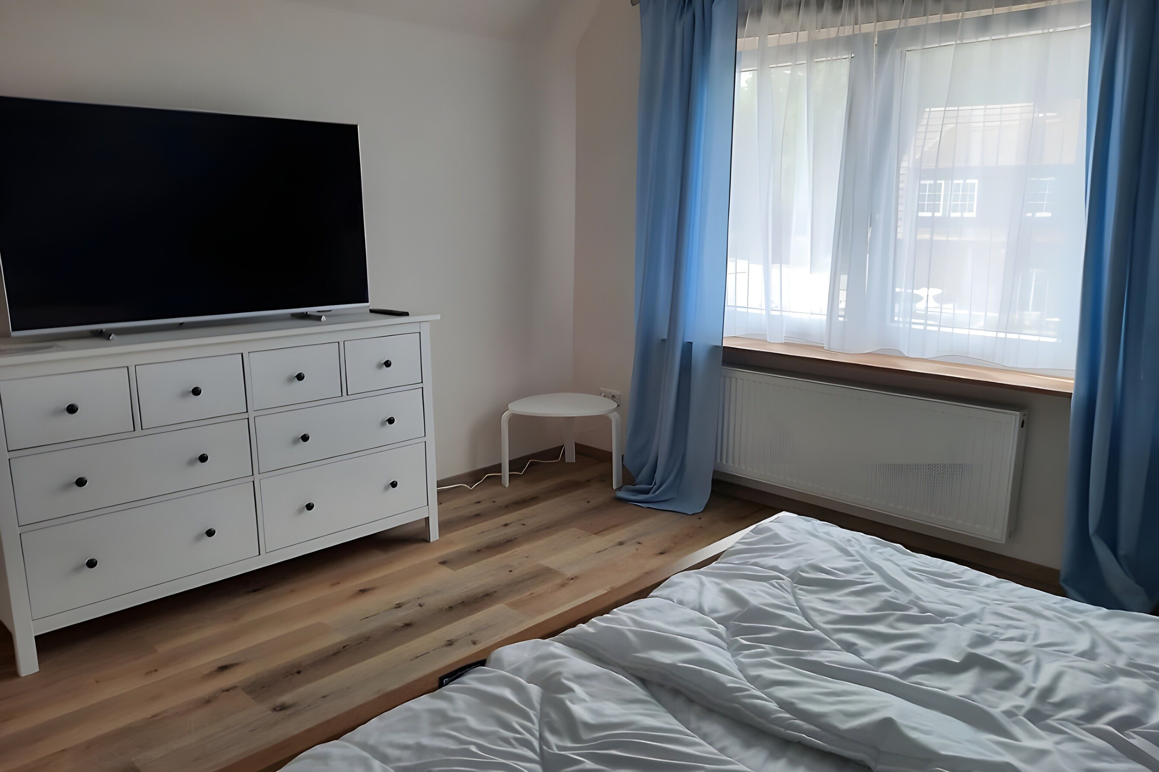 1 habitación, tabla de planchar con plancha, wifi gratis y ropa de cama 